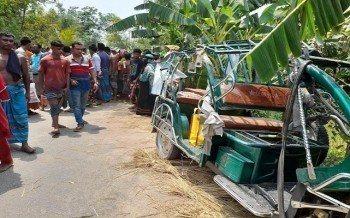 নওগাঁর মান্দায় সড়ক দূর্ঘটনায় নিহত ১ আহত ২