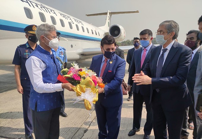 ভারতের পররাষ্ট্রমন্ত্রী এস জয়শঙ্কর ঢাকায় নেমেছেন