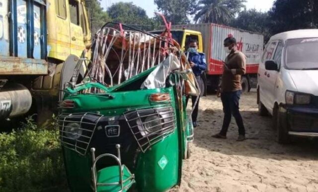 মনোহরদীতে ট্রাকের ধাক্কায় সিএনজি আরোহী ২ জন নিহত, আহত ৩