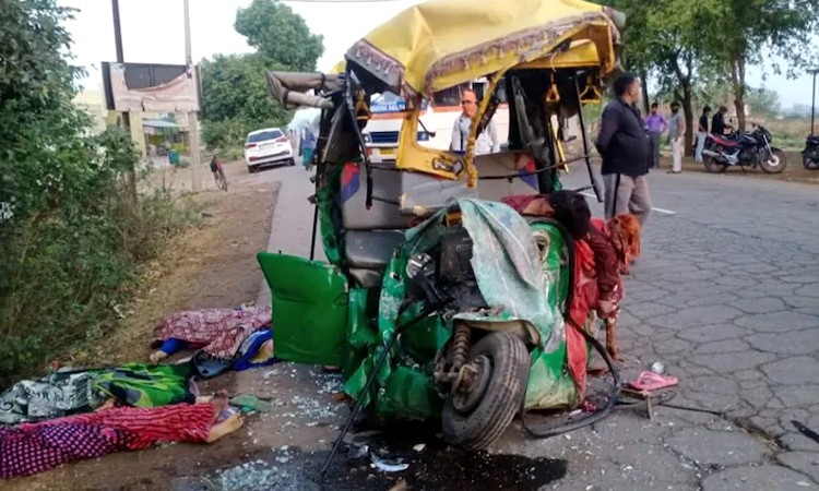 ভারতের মধ্যপ্রদেশে বাস-অটোরিকশা সংঘর্ষ, নিহত ১৩