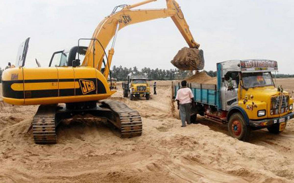 The administration is not preventing sand extraction from the river in Badarganj