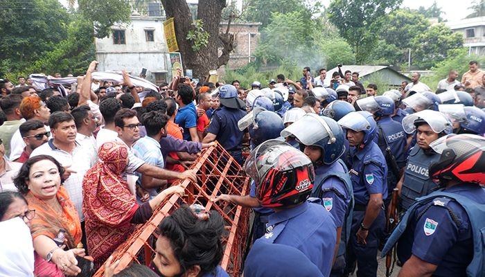 ঝিনাইদহে বিএনপির অবস্থান কর্মসূচিতে পুলিশি বাধা