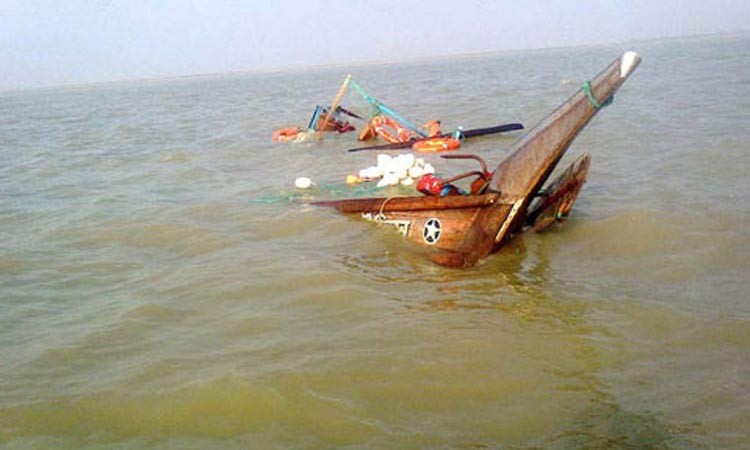 চরমোনাই মাহফিলের মুসুল্লিবাহী দুটি ট্রলারডুবি