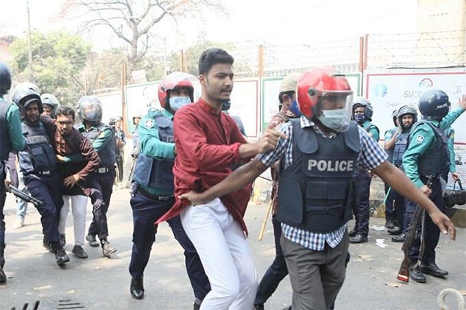 জাতীয় বিশ্ববিদ্যালয়ের আটক শিক্ষার্থীদের ছেড়ে দিয়েছে পুলিশ