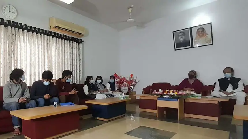 Dipu Moni in meeting with representatives of SUST protesters