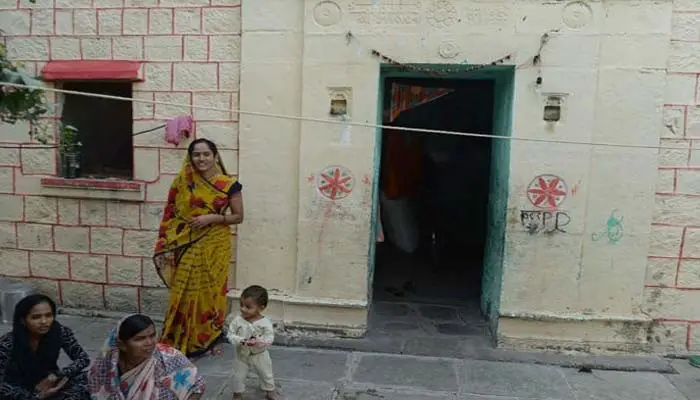 ভারতে অদ্ভুত একটি গ্রাম ঘরে নেই দরজা ব্যাংকে নেই তালা