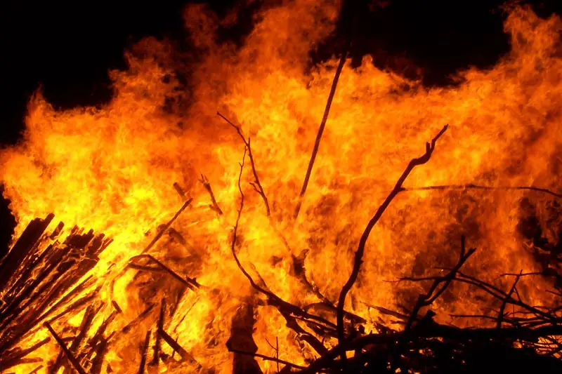 Fire hits Mirzapur Bazar