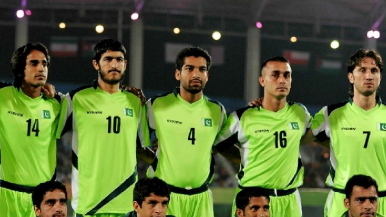 পাকিস্তান ফুটবল ফেডারেশনকে  সদস্যপদ থেকে বহিষ্কার করেছে ফিফা