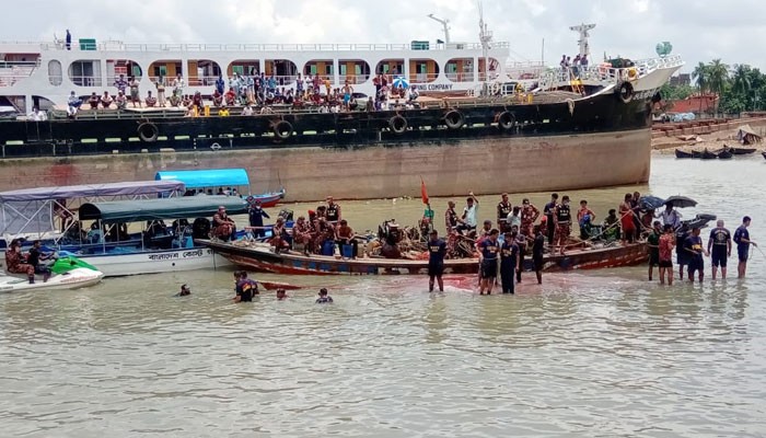 নারায়ণগঞ্জের শীতলক্ষ্যায় লঞ্চডুবি ৩ নারীর লাশ উদ্ধার নিখোঁজ ২৩