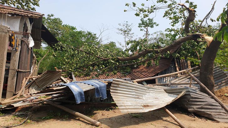 কালবৈশাখী ঝড়ে উড়ন্ত টিনে গলা কেটে ব্যবসায়ী নিহত