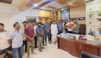 শার্শা নবাগত ওসিকে ফুলেল শুভেচ্ছা জানালেন বিএনপি'র ছাত্র বিষয়ক সম্পাদক পরাগ