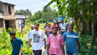বড় আঁচড়ায় পঞ্চম দিনের গণসংযোগে ইমদাদুল হক ইমদাদ ড্রেনেজ ও সড়ক উন্নয়নে গুরুত...
