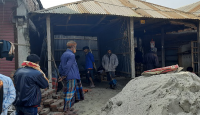 সরকারি জমি দখল করে দোকান ঘর নির্মাণ
